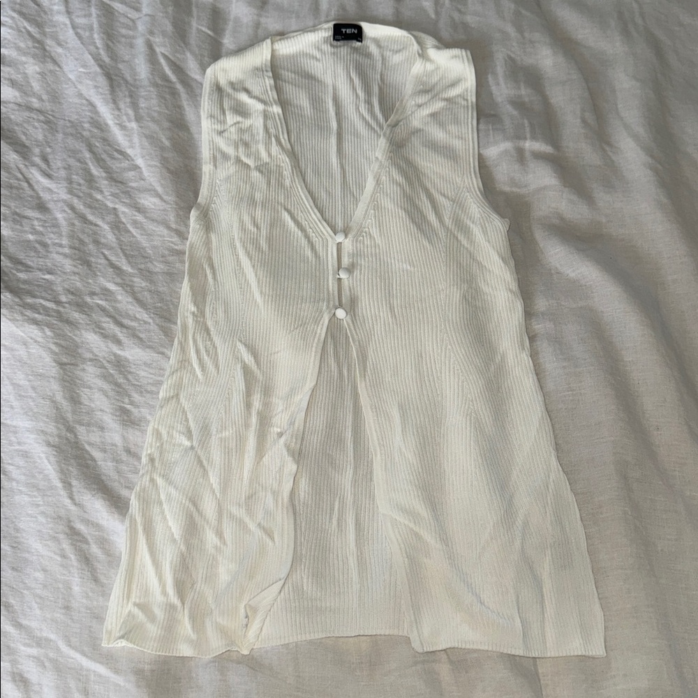 Aritzia Cream Sleeveless Tank Top